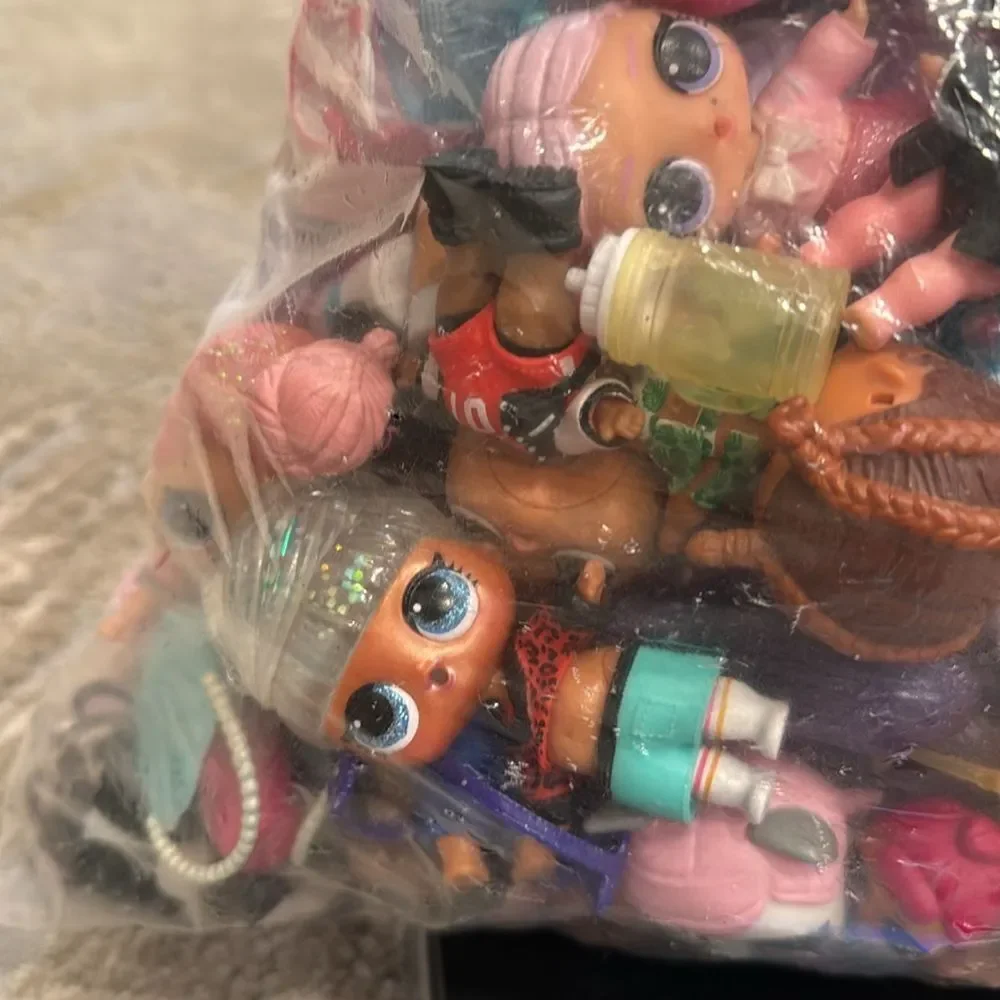 Almost 5lb of Lol dolls , dolls accessories , clothes and some furniture big lot